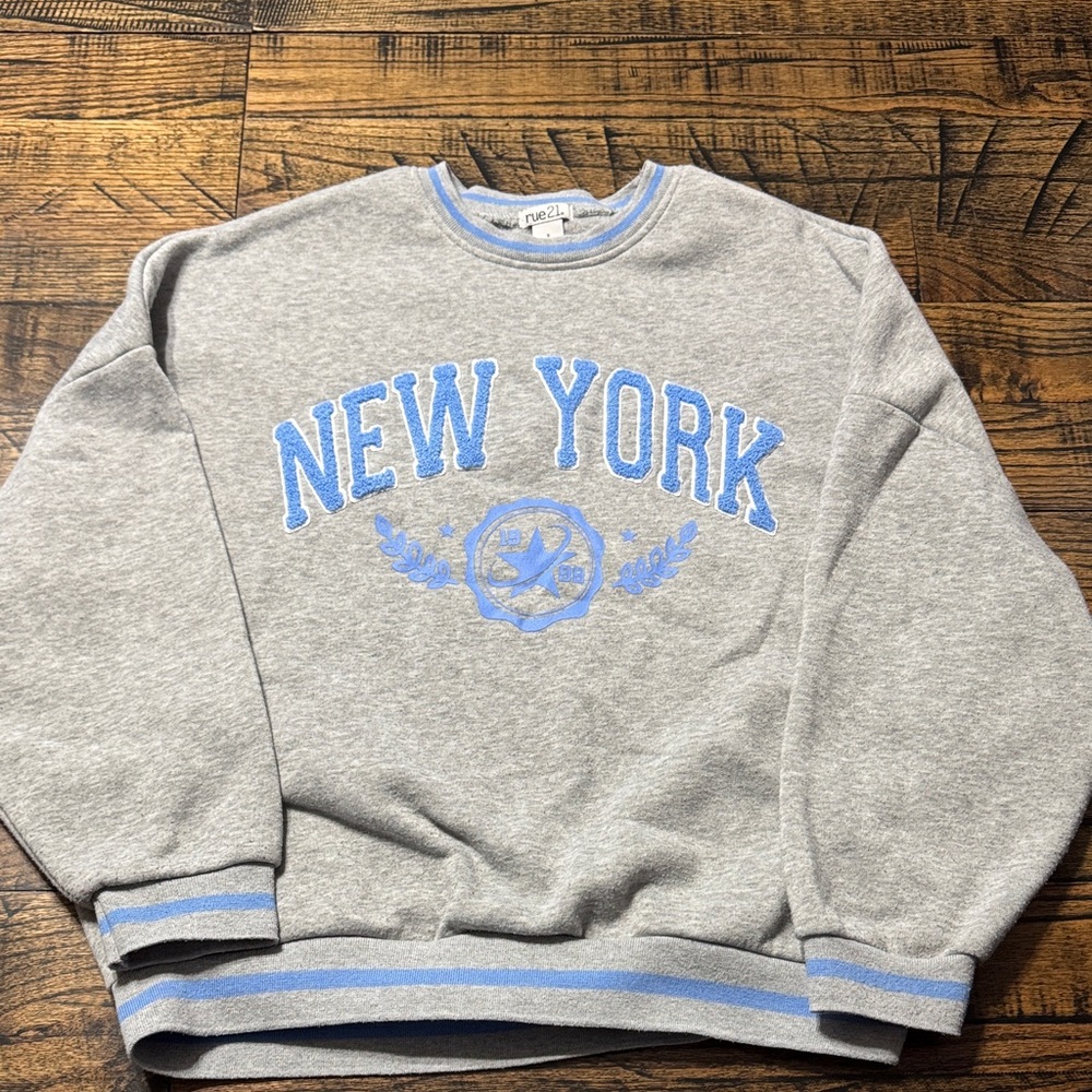 Gildan Gray Sweatshirt with Blue New York Design